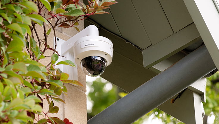 WHAT ARE THE ADVANTAGES OF A SURVEILLANCE CAMERA